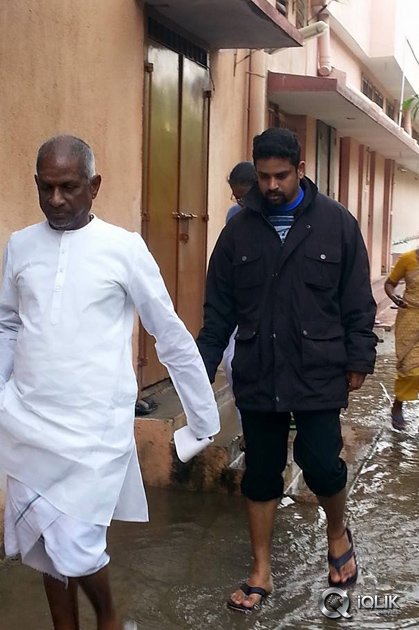 Celebs-at-Chennai-Flood-Relief-Activities